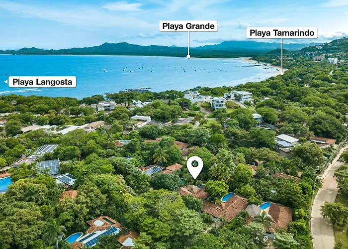 Villa Tropical Retreat - Private Pool, Steps To