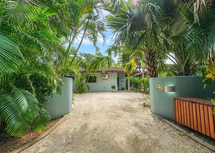 Tropical Retreat - Private Pool, Steps To Villa