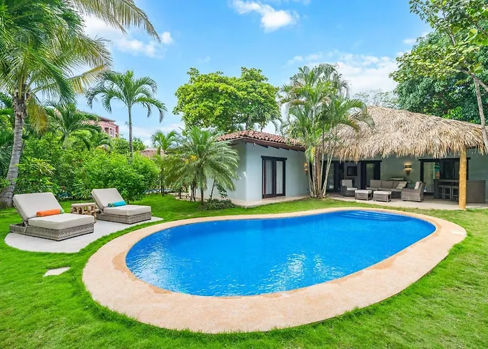 Tropical Retreat - Private Pool, Steps To Villa