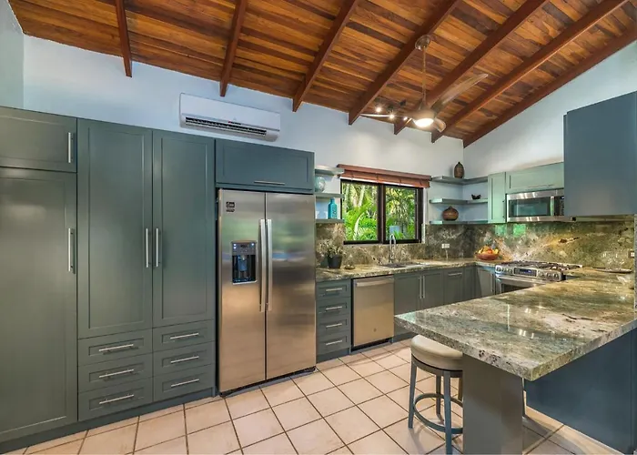 Tropical Retreat - Private Pool, Steps To