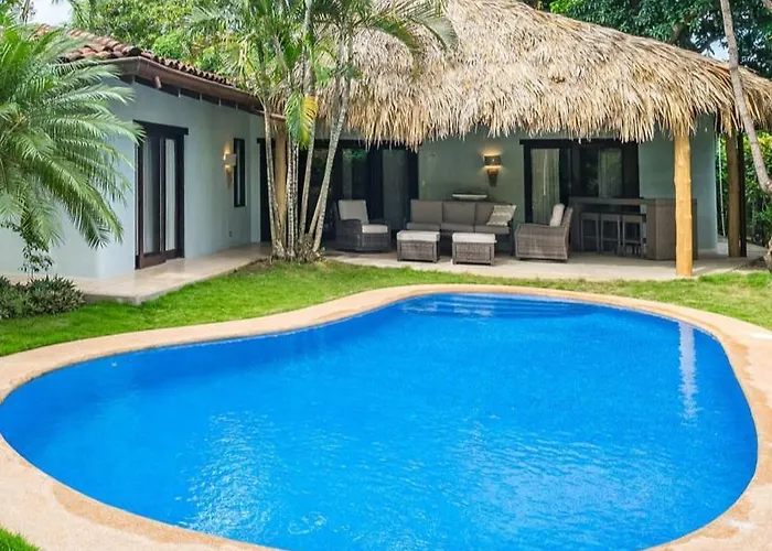 Tropical Retreat - Private Pool, Steps To Villa